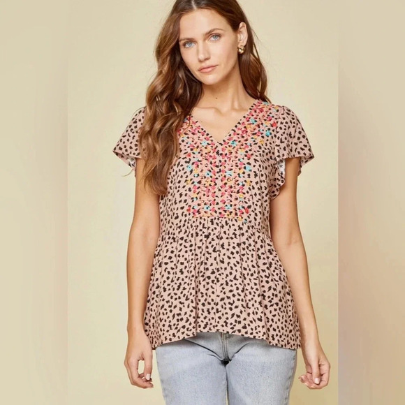 Savanna Jane Leopard Embroidered Top Size 1X - Picture 6 of 7